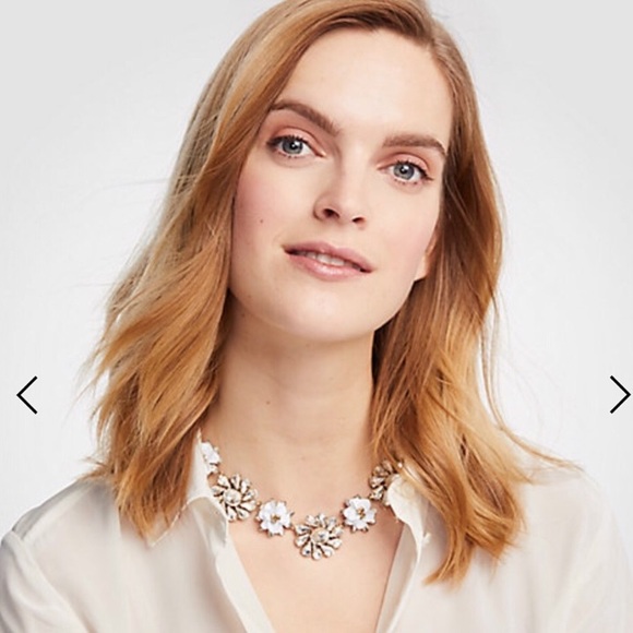 Ann Taylor Flower Necklace - Picture 3 of 12